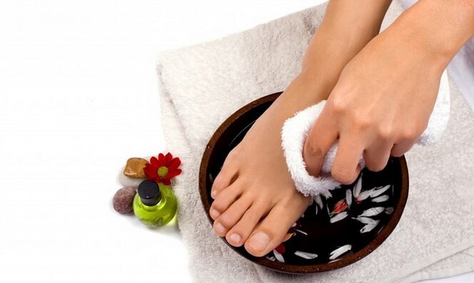Compresses the fungus on the skin of the feet