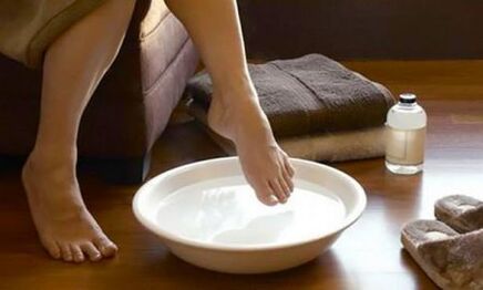 Celandine foot bath to treat onychomycosis